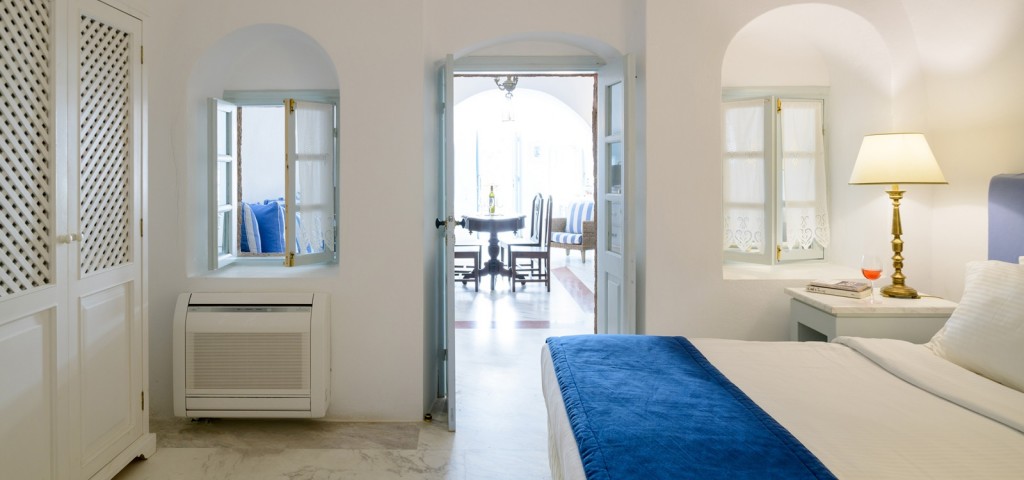 Traditional cave bedroom in Santorini 