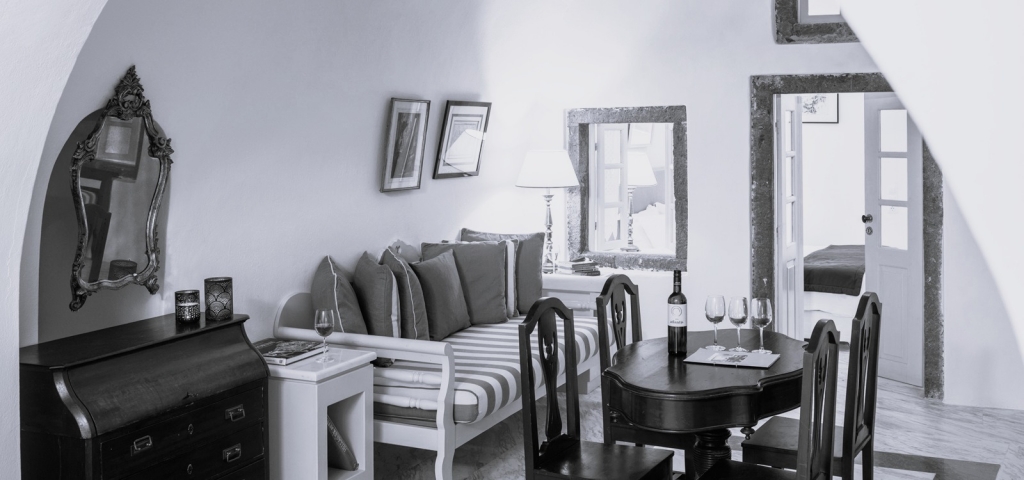 Former sea captain house in Fira 