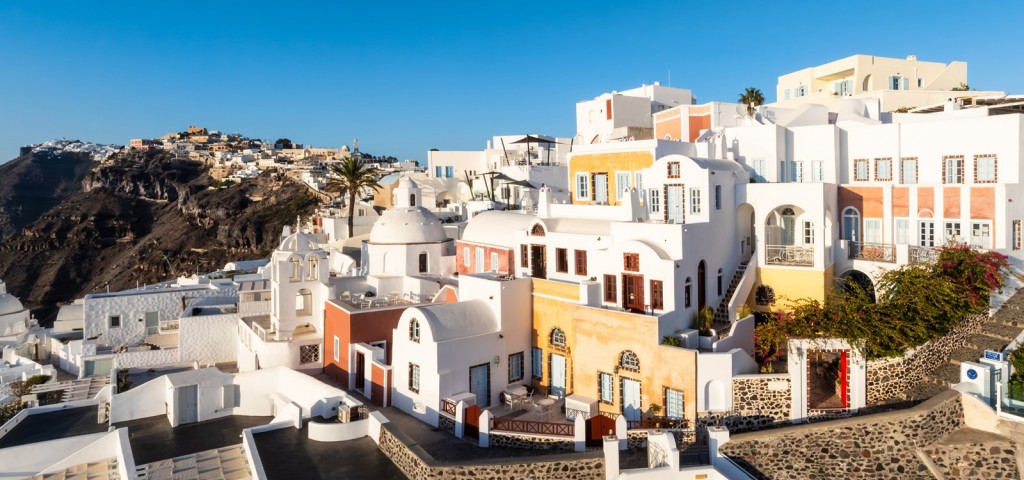 Quiet luxury accommodation on the peaceful edge of Fira 