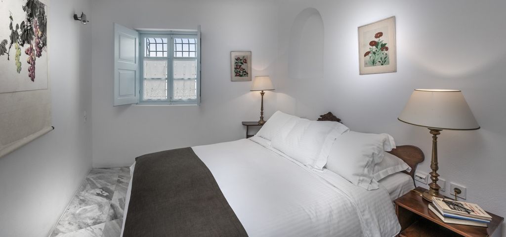 Master bedroom in the Mansion Sunset View residence