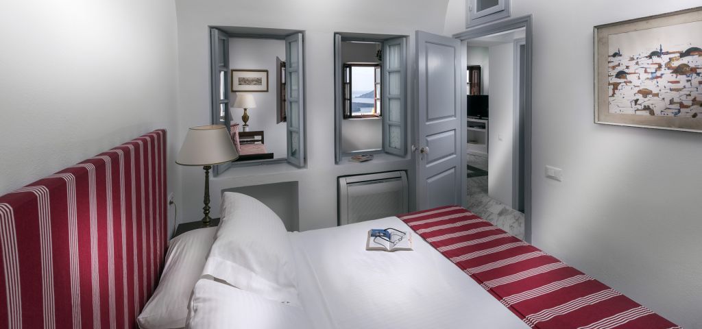 Panoramic Sunset Suite bedroom with queen size bed