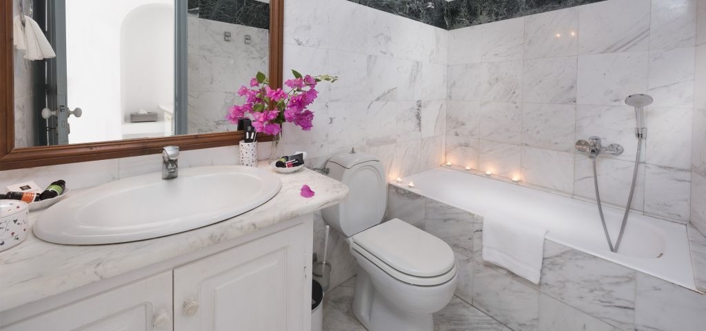 Premier Residence bathroom